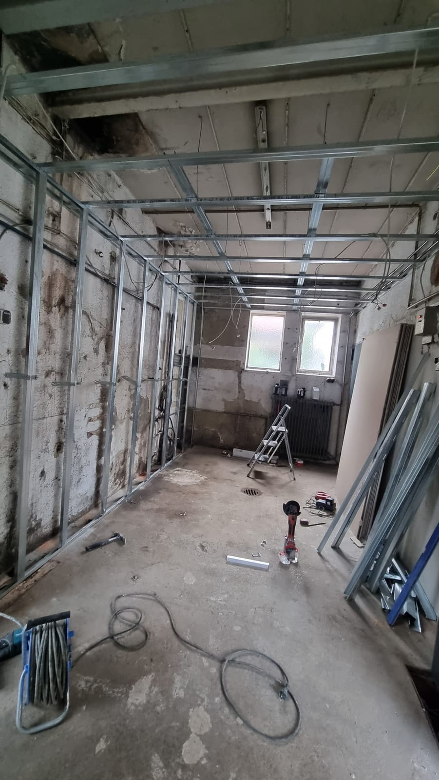 Ständerwerk für Trockenbauwände und neue Decke